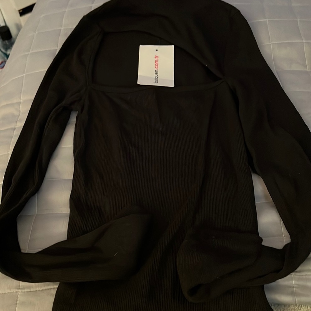 Black turtle neck cut-out long sleep top